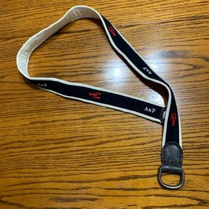 Abercrombie men’s 31 cloth belt lobsters